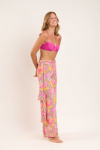 Laad de afbeelding in de Gallery-viewer, Image 10: Rio De Sol Beach Trousers Lyla Pants Knot