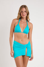 Laad de afbeelding in de Gallery-viewer, Model Front: Rio De Sol Beach Skirt Amb-Nannai Skirt Knot