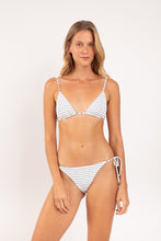 Laad de afbeelding in de Gallery-viewer, Model Front: Rio De Sol Bottom Bottom Linea-White Ibiza-Comfy