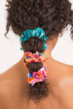 Laad de afbeelding in de Gallery-viewer, Image 05: Rio De Sol Hair Accessory Love-Trip Scrunchie