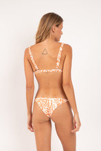 Laad de afbeelding in de Gallery-viewer, Model Back: Rio De Sol Set Set Sahari Alba Cheeky-Fixa