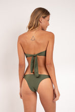 Laad de afbeelding in de Gallery-viewer, Model Back: Rio De Sol Bottom Bottom Shimmer-Croco Leblon