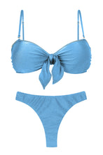 Laad de afbeelding in de Gallery-viewer, Product Front: Rio De Sol Set Set Shimmer-Baltic-Sea Bandeau-Knot Nice-Fio
