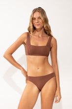 Laad de afbeelding in de Gallery-viewer, Model Front: Rio De Sol Set Set Sand-Cappuccino Mary Essential-Comfy