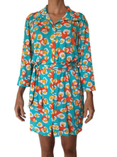 Laad de afbeelding in de Gallery-viewer, Model Front: Rio De Sol Shirtdress Dubai Chemise