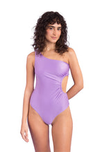 Laad de afbeelding in de Gallery-viewer, Model Front: Rio De Sol One-Piece Orchid Maeve