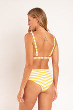 Laad de afbeelding in de Gallery-viewer, Model Back: Rio De Sol Set Set Sunshine Alba Lylou