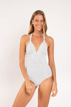 Laad de afbeelding in de Gallery-viewer, Model Front: Rio De Sol One-Piece Linea-White Mel-Op
