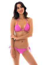 Laad de afbeelding in de Gallery-viewer, Model Front: Rio De Sol Bottom Bottom Bikini Tri