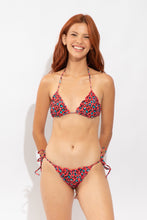 Laad de afbeelding in de Gallery-viewer, Model Front: Rio De Sol Top Top Coral-Feline Frufru