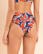 Laad de afbeelding in de Gallery-viewer, Image 11: Rio De Sol Bottom Bottom Leaves Hotpants