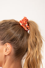 Laad de afbeelding in de Gallery-viewer, Gallery: Rio De Sol Hair Accessory Maracai Scrunchie