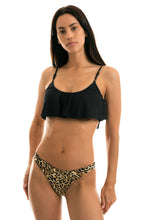 Laad de afbeelding in de Gallery-viewer, Model Front: Rio De Sol Bottom Bottom Leopardo Black Babado