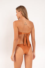 Laad de afbeelding in de Gallery-viewer, Model Back: Rio De Sol Bottom Bottom Shimmer-Nocciola Leblon