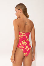 Laad de afbeelding in de Gallery-viewer, Model Back: Wednesday In Hawaii By Rio De Sol One-Piece Pua-Guava Aloha