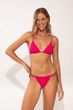 Laad de afbeelding in de Gallery-viewer, Model Front: Wednesday In Hawaii By Rio De Sol Top Top Guava Ana