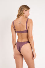Laad de afbeelding in de Gallery-viewer, Model Back: Rio De Sol Set Set Malibu-Ebano Agnes Cali