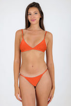 Laad de afbeelding in de Gallery-viewer, Model Front: Rio De Sol Set Set Paprica Tri-Fixo California