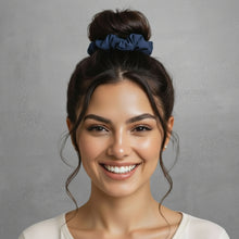 Laad de afbeelding in de Gallery-viewer, Model Front: Rio De Sol Hair Accessory Navy Scrunchie