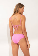 Laad de afbeelding in de Gallery-viewer, Model Back: Rio De Sol Bottom Bottom Crespinho-Rosa Essential-Comfy