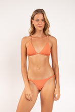 Laad de afbeelding in de Gallery-viewer, Model Front: Rio De Sol Bottom Bottom Sand-Argila Cheeky-Aya
