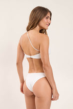 Laad de afbeelding in de Gallery-viewer, Model Back: Rio De Sol Bottom Bottom Sand-White Leblon