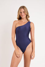 Laad de afbeelding in de Gallery-viewer, Model Front: Rio De Sol One-Piece Touch-Marinho Sienna