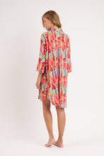 Laad de afbeelding in de Gallery-viewer, Model Back: Rio De Sol Shirtdress Sea-Bloom Chemise Gabriele