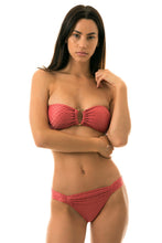 Laad de afbeelding in de Gallery-viewer, Model Front: Rio De Sol Bottom Bottom Kiwanda Madras Band Comfort