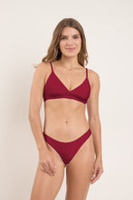 Laad de afbeelding in de Gallery-viewer, Model Front: Rio De Sol Top Top Touch-Carmim Paola
