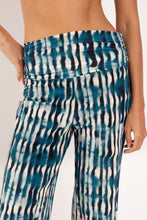 Laad de afbeelding in de Gallery-viewer, Image 10: Rio De Sol Beach Trousers Azule Murana Pants