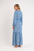 Laad de afbeelding in de Gallery-viewer, Model Back: Rio De Sol Maxi Dresses Chuva Long Dress Verona