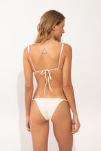 Laad de afbeelding in de Gallery-viewer, Model Back: Rio De Sol Top Top Malibu-Natural Lia-Noa