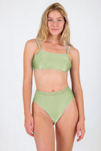 Laad de afbeelding in de Gallery-viewer, Model Front: Rio De Sol Top Top Oliva Bandeau-Reto