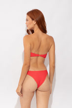 Laad de afbeelding in de Gallery-viewer, Model Back: Rio De Sol Bottom Bottom Cali-Flamingo Leblon