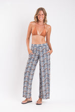 Laad de afbeelding in de Gallery-viewer, Model Front: Rio De Sol Beach Trousers Ikat Wide Pants