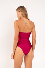Laad de afbeelding in de Gallery-viewer, Model Back: Rio De Sol One-Piece Shimmer-Desejo Sara-Op