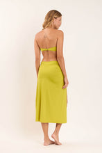 Laad de afbeelding in de Gallery-viewer, Model Back: Rio De Sol Beach Skirt Fluity-Abacateiro Long Skirt Knot