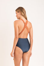 Laad de afbeelding in de Gallery-viewer, Model Back: Rio De Sol One-Piece Nocciola Marina