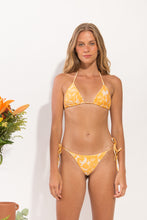 Laad de afbeelding in de Gallery-viewer, Model Front: Rio De Sol Bottom Bottom Sunny-Forest Lacinho