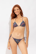 Laad de afbeelding in de Gallery-viewer, Model Front: Rio De Sol Top Top Coqueiro Frufru