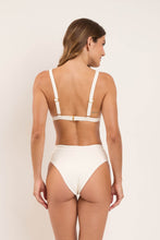 Laad de afbeelding in de Gallery-viewer, Model Back: Rio De Sol Bottom Bottom Sand-Chantilly Kora