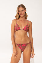 Laad de afbeelding in de Gallery-viewer, Model Front: Wednesday In Hawaii By Rio De Sol Bottom Bottom Pua-Coco-Guava Waimea
