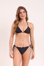 Laad de afbeelding in de Gallery-viewer, Model Front: Rio De Sol Top Top Touch-Black Frufru