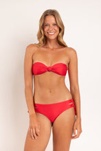 Laad de afbeelding in de Gallery-viewer, Model Front: Rio De Sol Bottom Bottom Microfibra-Chic-Red Madrid