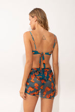 Laad de afbeelding in de Gallery-viewer, Model Back: Rio De Sol Beach Skirt Luma Mini Skirt Ruched