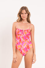 Laad de afbeelding in de Gallery-viewer, Model Front: Rio De Sol One-Piece Joyful Julia