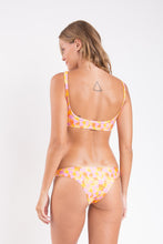 Laad de afbeelding in de Gallery-viewer, Model Back: Rio De Sol Bottom Bottom Dreamy Essential
