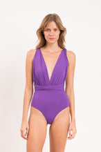 Laad de afbeelding in de Gallery-viewer, Model Front: Rio De Sol One-Piece Amuleto Marina