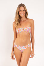Laad de afbeelding in de Gallery-viewer, Model Front: Rio De Sol Bottom Bottom Ditsy-Sky Baobi